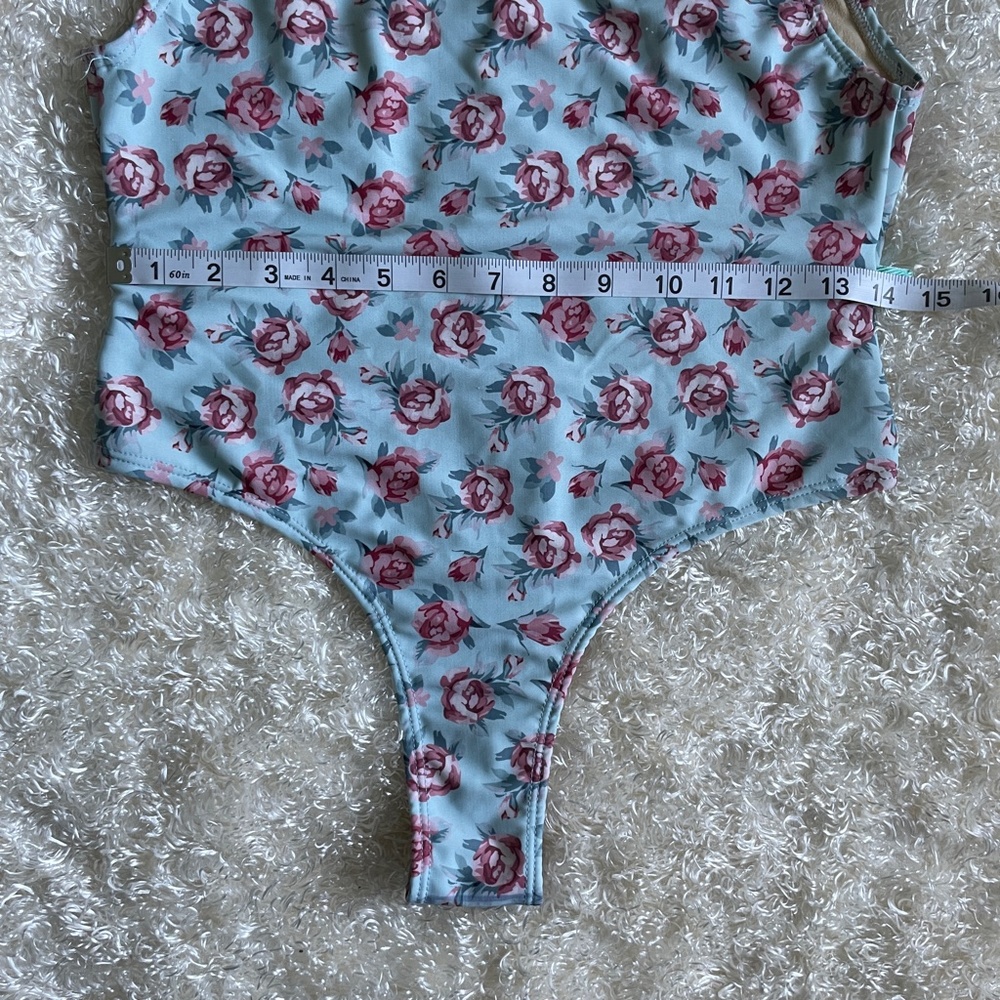 Bikini - Picture 5 of 6